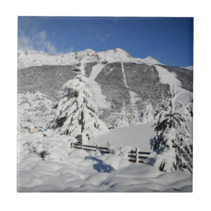 Carreau Vue de station de sports d'hiver de Catedral dans