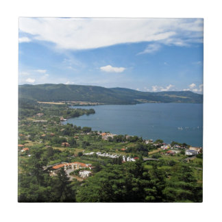 Carreau Vue panoramique de Bracciano de lac