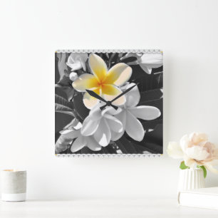 Carrée Blanc Noir Avec Un Frangipani Jaune, Horloge Mur