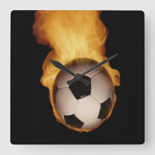 Carrée Boule de football sur le mur de tir horloge