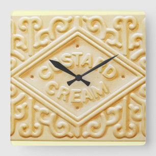 Carrée horloge biscuite rétro à crème à crème créme