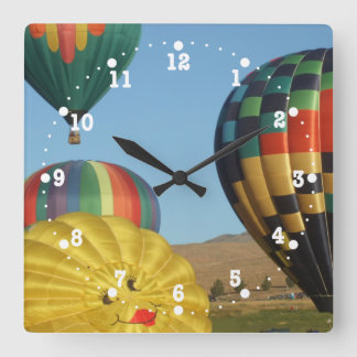 Carrée Souriant, horloge chaude heureuse de ballons à air