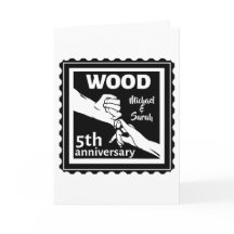 5e anniversaire de mariage en se tenant la main tr