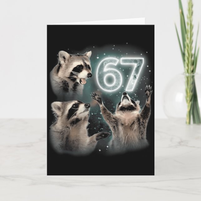 Carte 67 Meme Racoon Howling At The Moon Six Seven Trash (Devant)