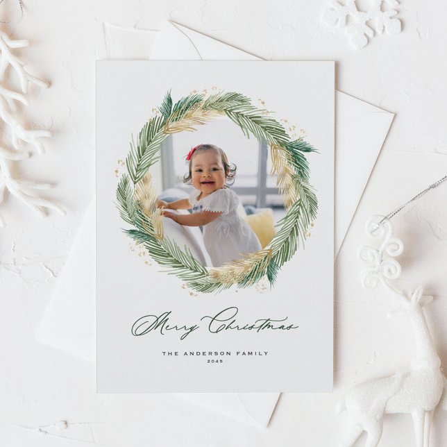 Carte Aiguilles de pin d'or Wreath Joyeux Noël Photo (Faux Gold Foil Pine Needles Wreath Merry Christmas Photo Holiday Card)