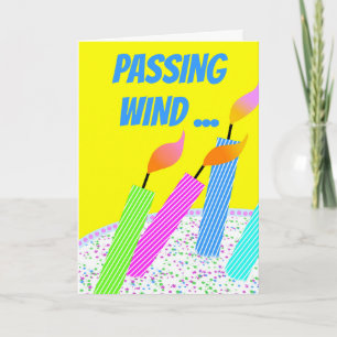 Carte Anniversaire amusant passer le vent avec des bougi