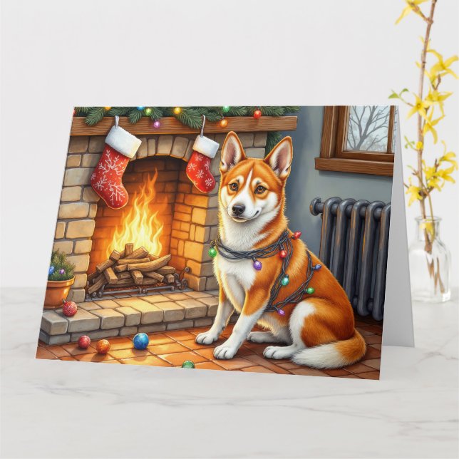 Carte Basenji Sitting by Fireplace with Christmas Lights (Fleur jaune)
