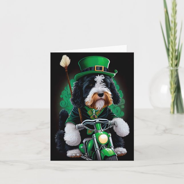 Carte Bernedoodle Chien conduisant vélo St. Patrick's Da (Devant)