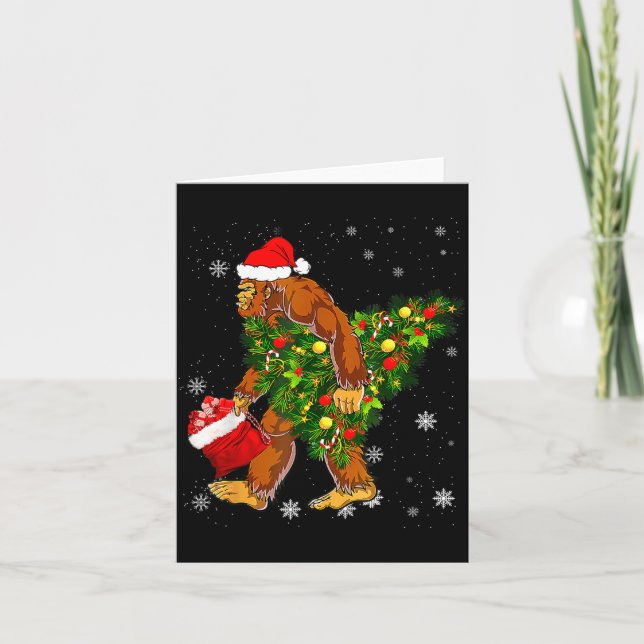 Carte Bigfoot Carrying Christmas Tree Sasquatch Believer (Devant)