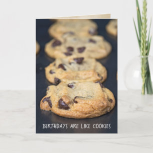 Carte biscuits à puces de chocolat sur une feuille de cu