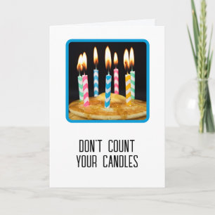 Carte Bougies d'anniversaire sur des crêpes