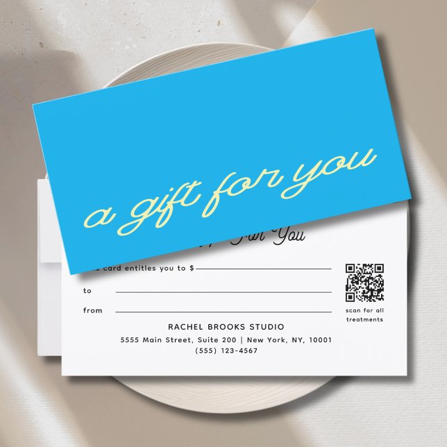 Carte Certificat Cadeau Code QR Bleu Script Moderne (Modern Script Blue QR Code Gift Certificate)