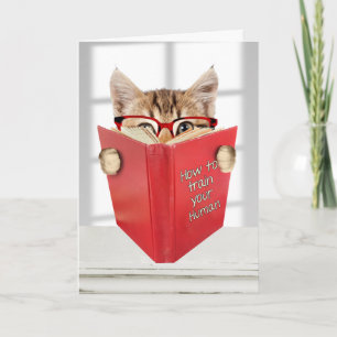 Carte Chat d'anniversaire avec lunettes et livre rouge