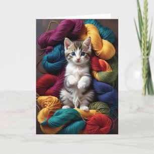 Carte Chat tabby mignon jouant dans des pelotes de fil V