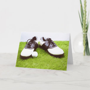 Carte Chaussure de golf avec balle de golf sur vert