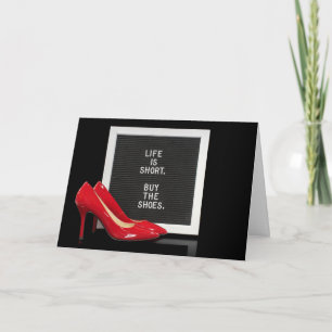 Carte chaussures à talon élevé rouge avec citation