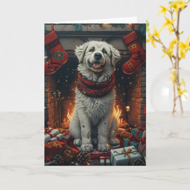 Carte Chien des Pyrénées avec des cadeaux de Noël chemin (Fleur jaune)