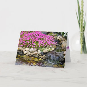 Carte chute d'eau dans le jardin rocheux pour la sympath