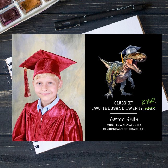 Carte Classe de rugissement de 2024 Dinosaur Graduation  (Créateur téléchargé)