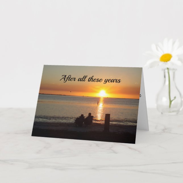 Carte Couple Asseyez-Vous Sur La Plage Au coucher Du Sol (Petite plante)