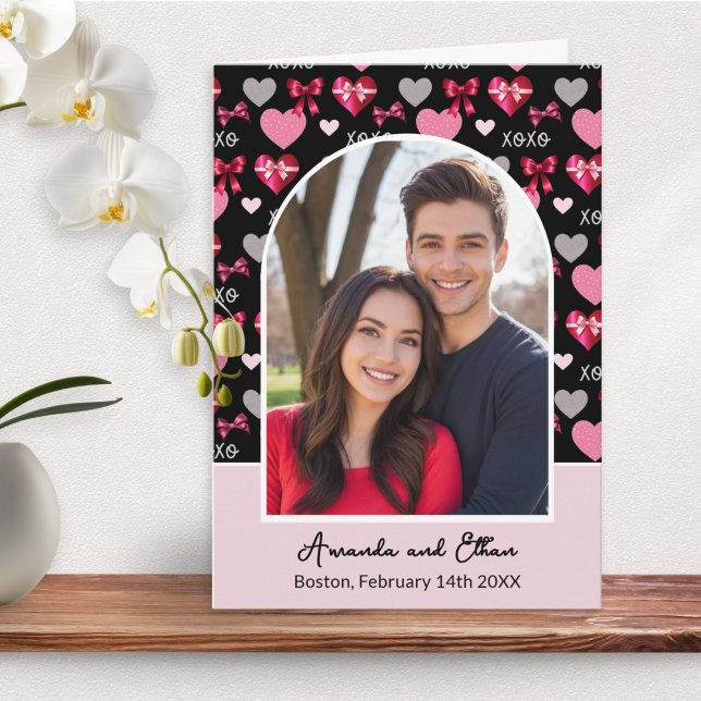 Carte Custom Arch Photo Bows and Hearts Valentine's Day (A modern Valentine's Day card with photo in an arch shape, personalized text, and hearts and bows)