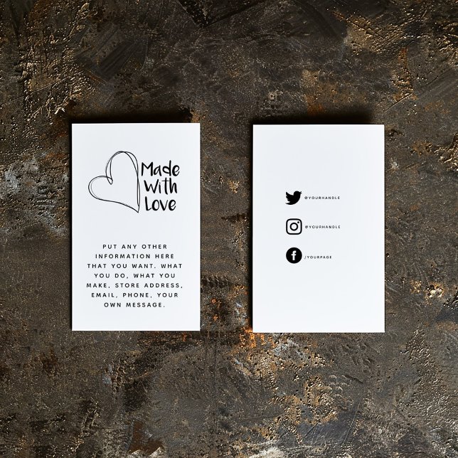Carte D'accompagnement Amusant et simple fait de coeur d'amour, liens soc (Minimalist ‘Made With Love’ business insert card with a heart illustration and social media details )