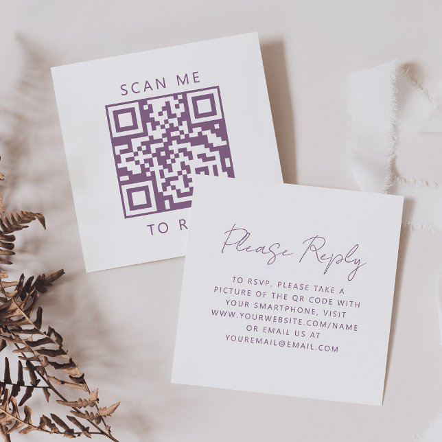 Carte D'accompagnement Budget Mauve Script Wedding QR Code RSVP (Créateur téléchargé)