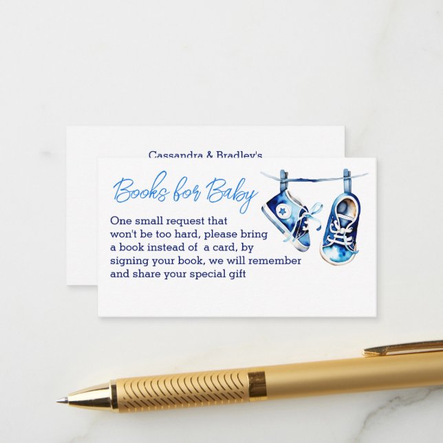 Carte D'accompagnement C'est un garçon baby shower livres pour bébé (Devant/Arrière en situation)