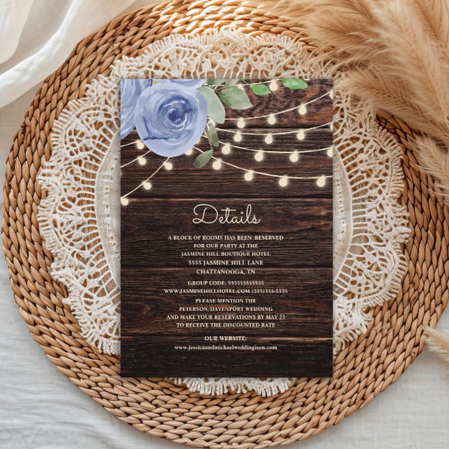 Carte D'accompagnement Chaîne de bois rustique Lumières Mariage Floral bl (Rustic wood with dusty blue watercolor floral and string lights wedding details enclosure card)