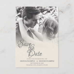 Carte D'accompagnement Couple de mariés s'embrassant en monochrome