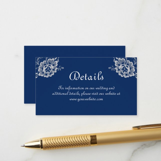 Carte D'accompagnement Elégante dentelle florale sur Mariage bleu marine (Devant/Arrière en situation)