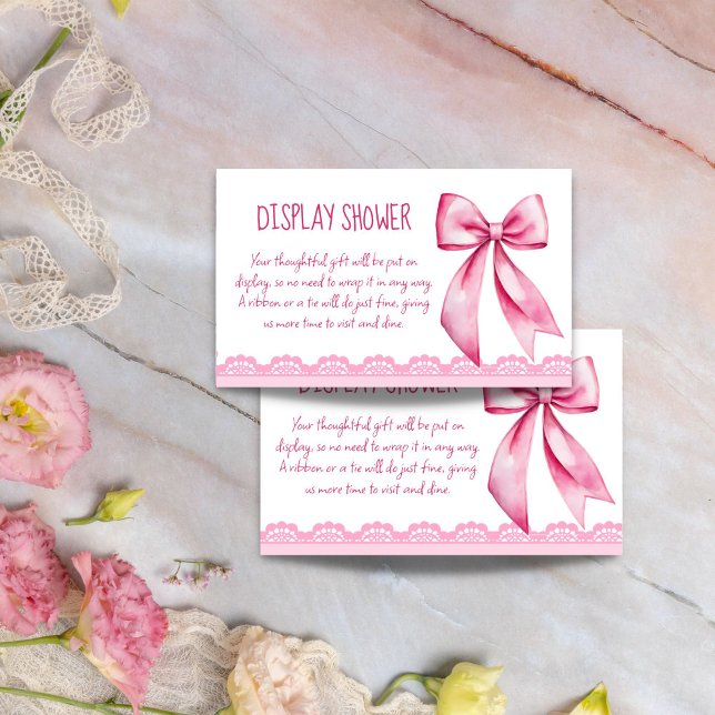 Carte D'accompagnement Elle attache la douche à arc rose noeud (She's tying the knot pink bow display shower enclosure card)