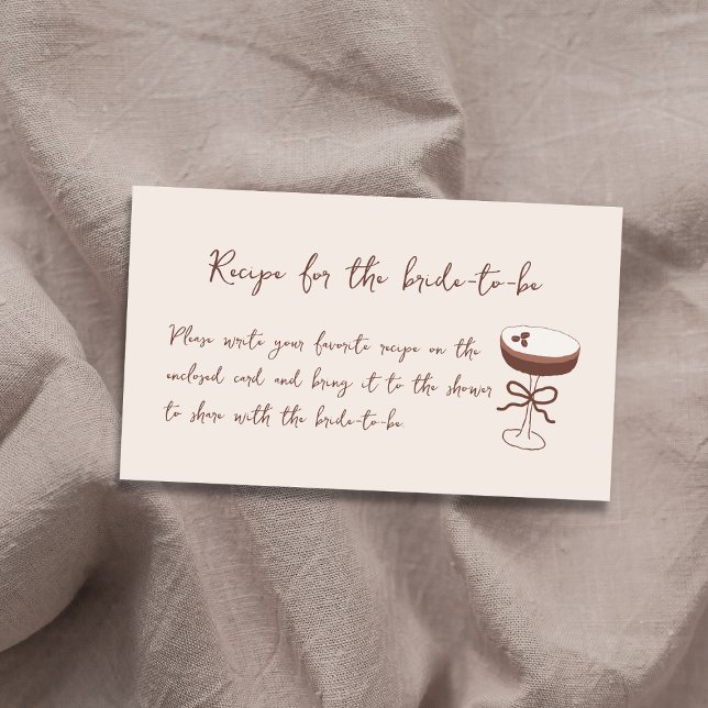 Carte D'accompagnement Espresso Martini Fête des mariées tirée à la main  (Espresso Martini Hand Drawn Bridal Shower Recipe Enclosure Card)