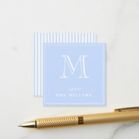 Étiquettes cadeau Monogramme bleu clair et blanc P