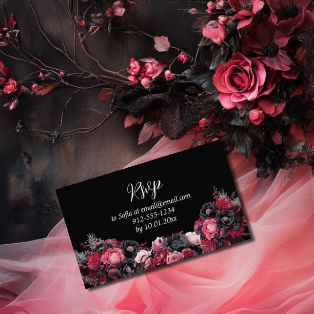 Carte D'accompagnement Gothique rose rouge et noir Quinceañera (Gothic RSVP card for quinceañera in red, pink and black moody florals with butterflies)