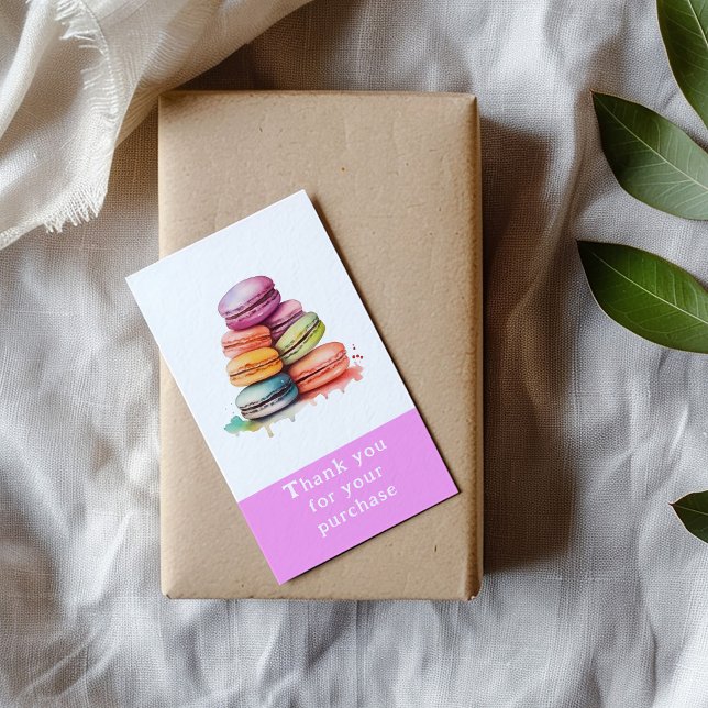 Carte D'accompagnement Macarons colorés Merci (Thank you insert card with watercolor macarons and pink text on kraft gift box.)