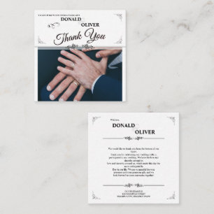 Carte D'accompagnement Mains d'un couple de Mariages gais avec anneaux