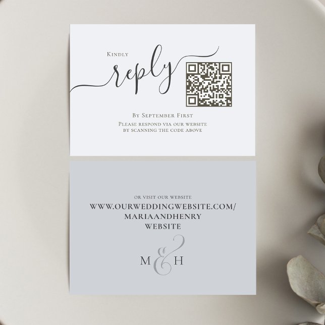 Carte D'accompagnement Mariage élégant avec code QR de réponse bleu clair (Simple light blue wedding RSVP card with a scannable QR code. )