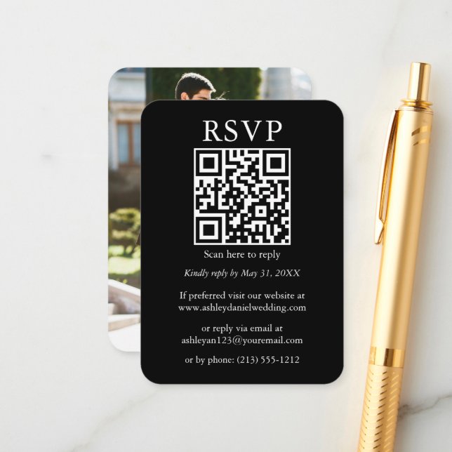Carte D'accompagnement Mariage minimaliste simple QR photo noir RSVP (Devant/Arrière en situation)