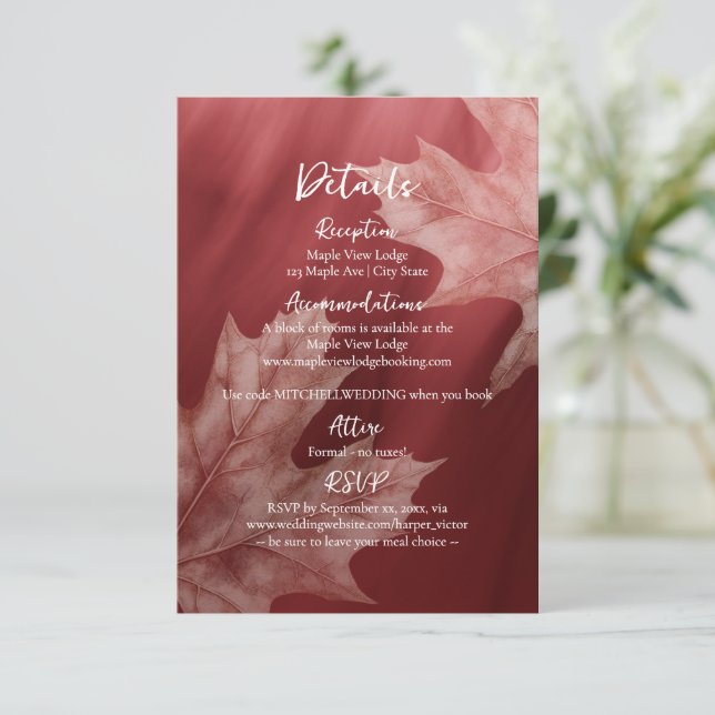 Carte D'accompagnement maroon feuille accent détails (Debout devant)