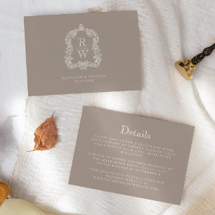 Carte D'accompagnement Monogramme Crête Taupe Détails de Mariage