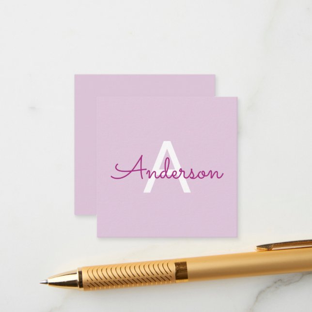 Carte D'accompagnement Nom de script & monogramme | Magenta & Violet clai (Devant/Arrière en situation)
