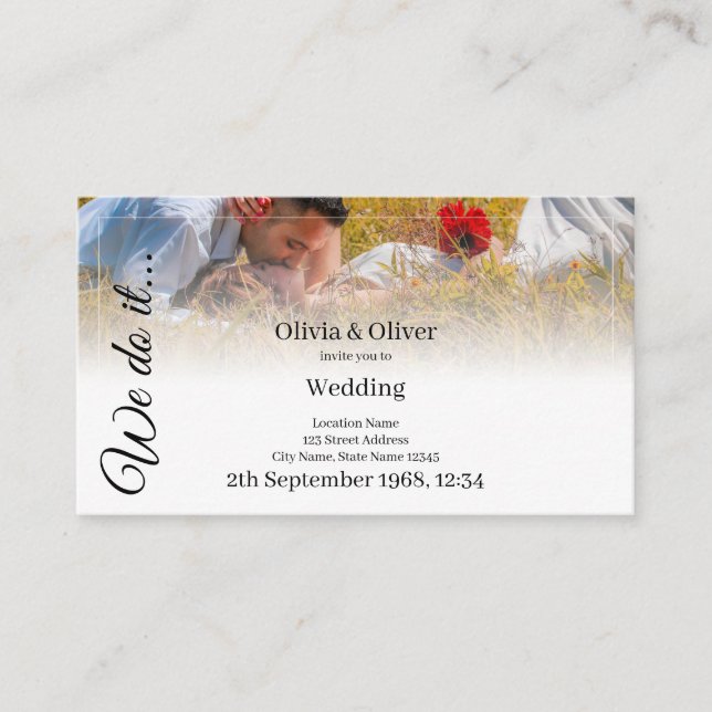 Carte D'accompagnement Nous le faisons - Embrasser un couple sur un pré (Devant)