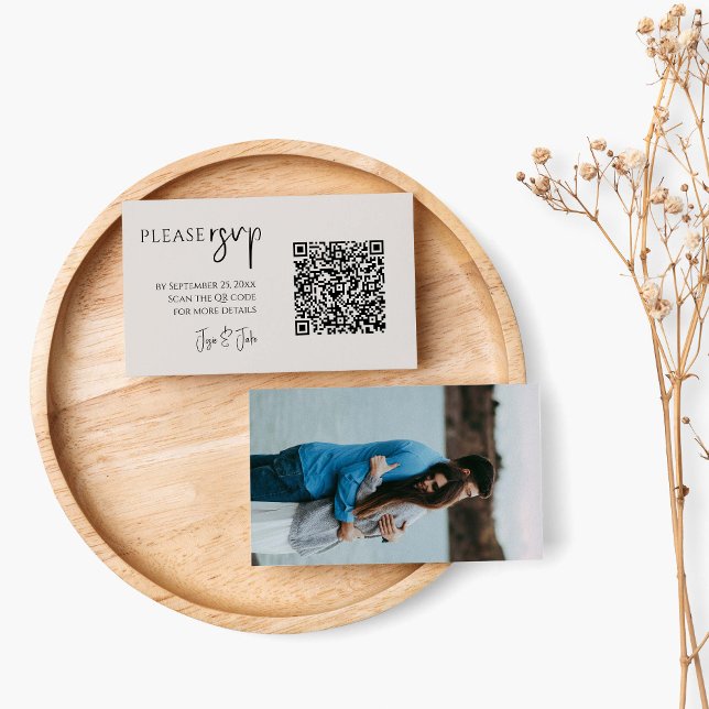 Carte D'accompagnement Photo complète et code QR pour les RSVP de mariage (Elegant RSVP enclosure card! Featuring a full photo and a stunning gold QR code.)