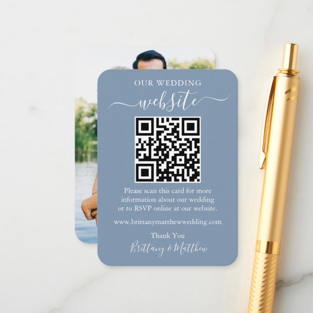 Carte D'accompagnement Site Web Mariage minimaliste Photo QR Dusty Blue (Devant/Arrière en situation)