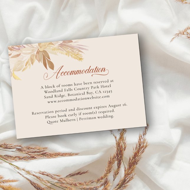 Carte D'accompagnement Terraccotta Cream Botanical Foliage Hébergement (Wedding accommodation enclosure card with calligraphy and neutral fall color palette)
