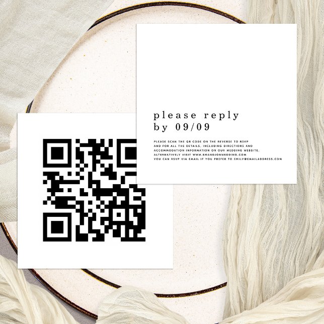 Carte D'accompagnement Typographie simple QR Code Mariage noir blanc RSVP (Front and back view, charming 2.5" square mini enclosure)