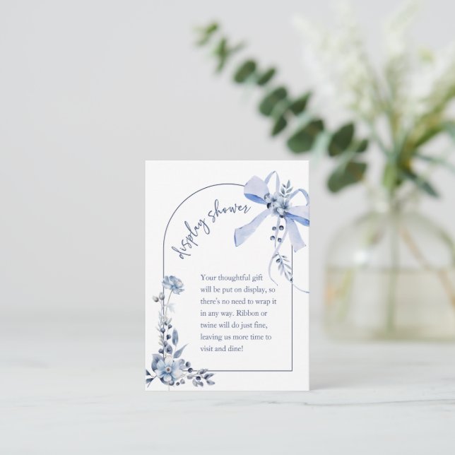 Carte d'affichage à chaussures florale bleu (Debout devant)