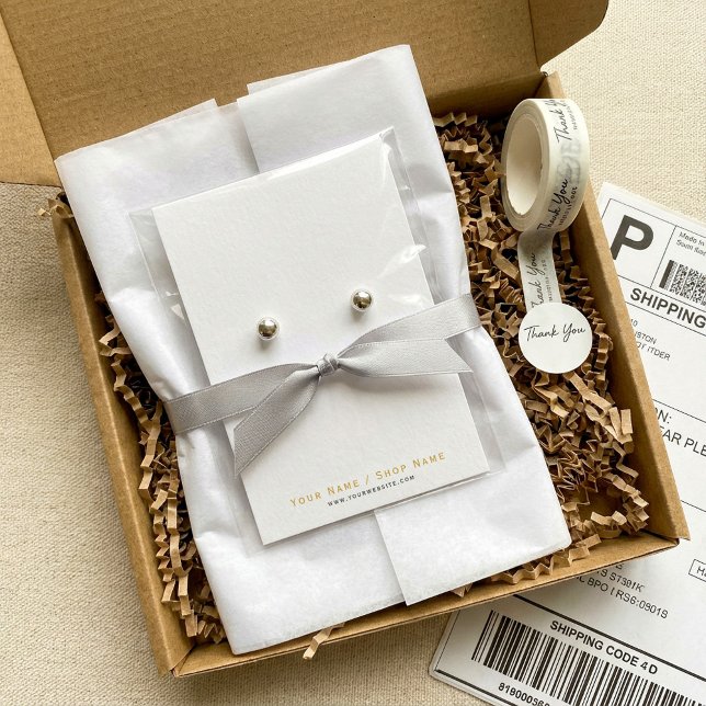 Carte d'affichage d'oreille en or et blanc très si (Very Simple white and gold earring display card.)
