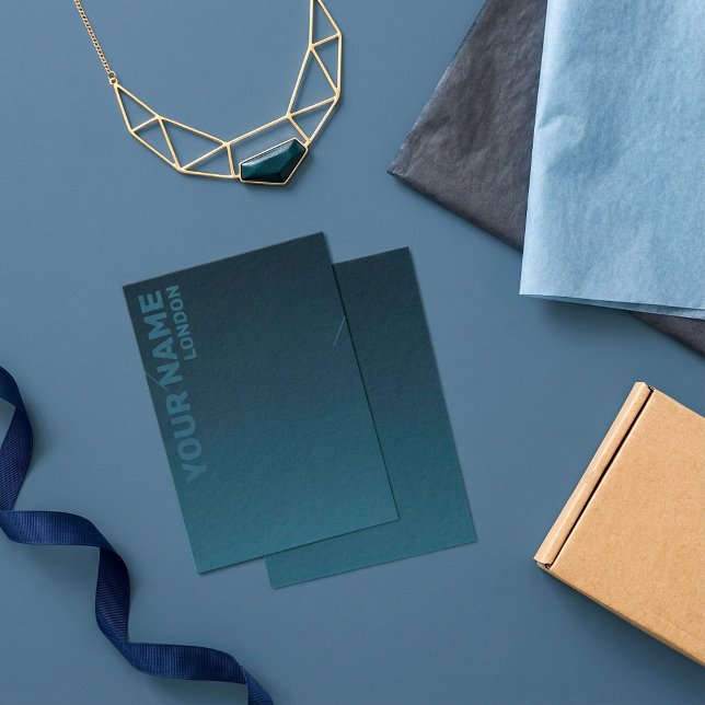 Carte d'affichage du collier bleu foncé moderne (Modern dark blue gradient necklace display card.)